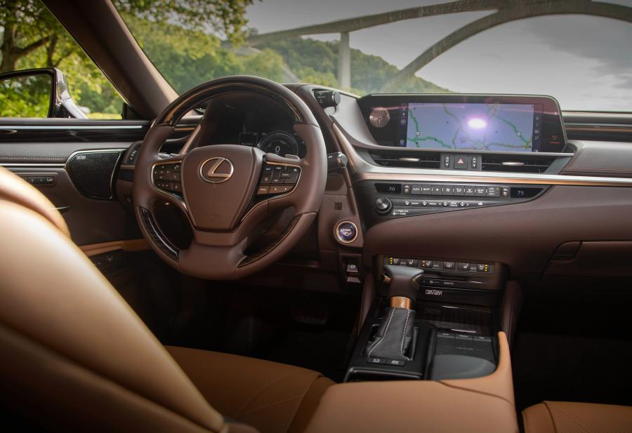 Торпедо Lexus ES300h 2018 года  (NA) (фото 34 из 41)